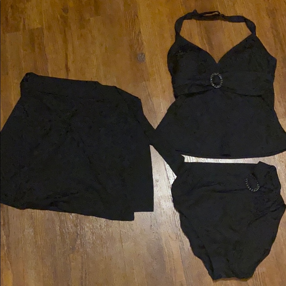 Neverworn black velvet-look design tankini w/ wrap